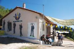 ΠΑΝΩ ΑΠΟ 150 ΜΕΛΗ ΚΑΙ ΦΙΛΟΙ ΕΖΗΣΑΝ ΤΗΝ Ο ΟΜΟΡΦΗ ΑΤΜΟΣΦΑΙΡΑ Ζωντανεύουν ερημικό στρατιωτικό φυλάκιο στα σύνορα με την Βουλγαρία