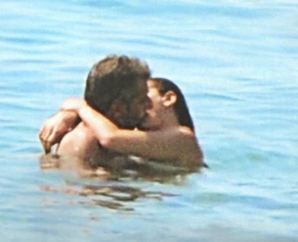 Δ. Ματσούκα: Καυτά φιλιά με το νέο της σύντροφο στην παραλία! - Φωτογραφία 3