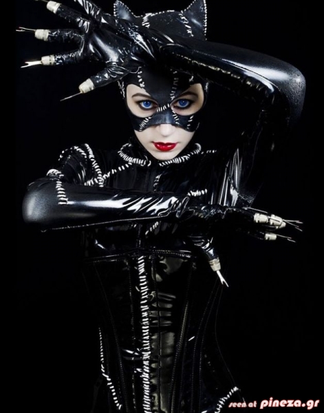 ΔΕΙΤΕ: Οι πιο καυτές φωτογραφίες της CatWoman! - Φωτογραφία 15