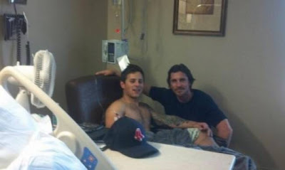 Christian Bale: Επισκέφθηκε τους τραυματίες από το μακελειό - Φωτογραφία 1