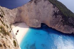 ΔΕΙΤΕ: 10 εκπληκτικές παραλίες που πρέπει να πάτε!