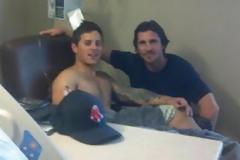 Ράγισαν καρδιές - Ο Batman επισκέφθηκε τα θύματα της τραγωδίας στο Κολοράντο