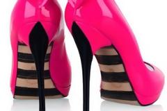 Η γόβα-στιλέτο είναι σύμβολο θηλυκότητας