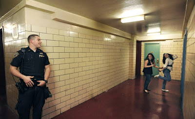Η αληθινή ζωή των αστυνομικών του τμήματος της Νέας Υόρκης [Photos] - Φωτογραφία 7