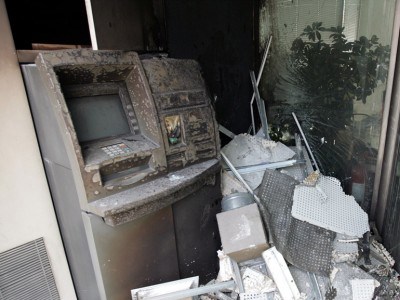 Ανατίναξαν ATM στη Φιλοθέη - Φωτογραφία 1