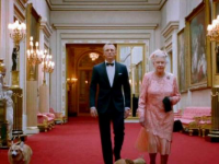 Ο Bond συνόδευσε την Βασίλισσα - Φωτογραφία 1