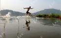ΔΕΙΤΕ: Πώς οι μοναχοί Shaolin περπατούν στο νερό;;;