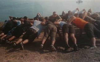 ΔΕΙΤΕ: Σπαρτιατική εξάσκηση στα κάμπινγκ της Χρυσής Αυγής - Φωτογραφία 1