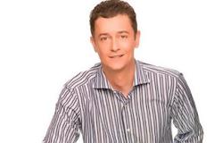 Α. Σρόιτερ: Δείτε τη σούπερ σέξι σύντροφό του! (φωτό)