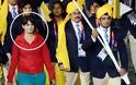 Γυναίκα-μυστήριο παρήλασε με τους αθλητές της Ινδίας!