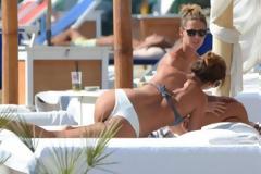 ΠΕΡΝΑΕΙ ΚΑΙ ΜΕ ΤΙΣ...ΦΙΛΕΣ ΤΗΣ ΚΑΛΑ,ΧΩΡΙΣ ΤΟΝ ΤΟΤΙ Η ΙΛΑΡΙ...*VIDEO & PHOTOS*