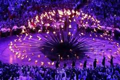 Μαγική στιγμή το άναμμα του βωμού των Ολυμπιακών Αγώνων