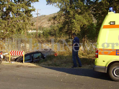 Πτώση αυτοκινήτου σε χαντάκι με τρείς τραυματίες - Φωτογραφία 4