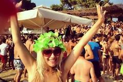 Η Λάουρα Νάργες ανέβασε φωτογραφίες με μαγιό στο Twitter