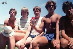 Φίλοι βγάζουν την ίδια φωτογραφία κάθε 5 χρόνια από το 1982!