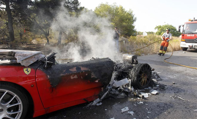 Διάσημος ποδοσφαιριστής, κόντεψε να καεί ζωντανός στη Ferrari του! [ΦΩΤΟ] - Φωτογραφία 10