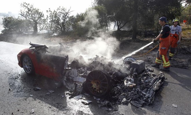 Διάσημος ποδοσφαιριστής, κόντεψε να καεί ζωντανός στη Ferrari του! [ΦΩΤΟ] - Φωτογραφία 3