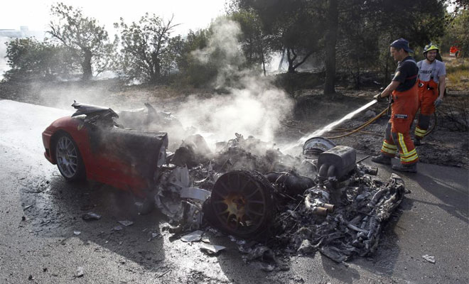 Διάσημος ποδοσφαιριστής, κόντεψε να καεί ζωντανός στη Ferrari του! [ΦΩΤΟ] - Φωτογραφία 5