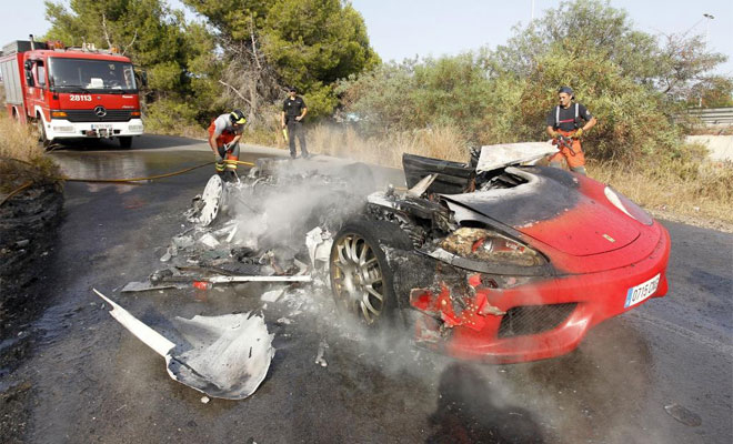 Διάσημος ποδοσφαιριστής, κόντεψε να καεί ζωντανός στη Ferrari του! [ΦΩΤΟ] - Φωτογραφία 8