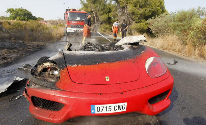 Διάσημος ποδοσφαιριστής, κόντεψε να καεί ζωντανός στη Ferrari του! [ΦΩΤΟ] - Φωτογραφία 9