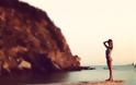 ΔΕΙΤΕ: Η Τάμτα με μπικίνι σε ερημική παραλία της Σκιάθου - Φωτογραφία 4