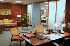 12 στυλάτα γραφεία τηλεοπτικών ηρώων που θα θέλαμε να έχουμε