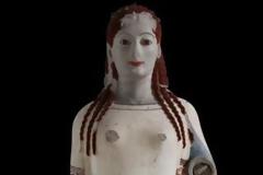 Κόρες γεμάτες χρώματα στο Μουσείο Ακρόπολης