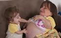 ΔΕΙΤΕ: Η πιο μικρόσωμη μητέρα στον κόσμο