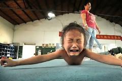 Σκληρές εικόνες: Δείτε την προετοιμασία ανήλικων Κινέζων για τους Ολυμπιακούς [video]