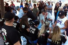 Συνεχίζεται η διανομή τροφίμων απο την ¨Χρυσή Αυγή στο Σύνταγμα