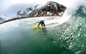 Σέρφινγκ στα παγωμένα κύματα της Αρκτικής!