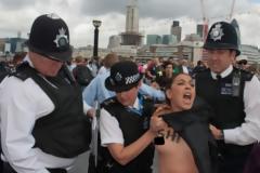 Οι γυμνόστηθες Ουκρανές femmen στους Ολυμπιακούς Αγώνες..Αυτή τη φορά κατά του ισλαμικού νόμου της σαρία..[Φώτο]