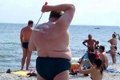 ΔΕΙΤΕ: Ξεκαρδιστικές στιγμές στην παραλία