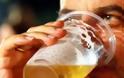 ΒΙΝΤΕΟ – Απίστευτη πατέντα: Ποτήρια μπύρας γεμίζουν από τον πάτο!