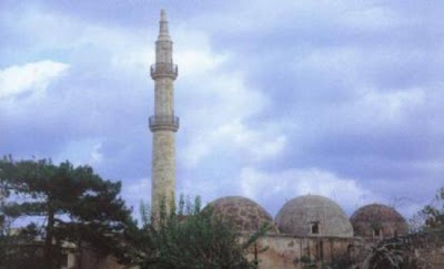 Βάνδαλοι σύλησαν ισλαμικό τέμενος με κεφάλια γουρουνιών - Φωτογραφία 1