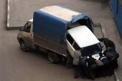 ΔΕΙΤΕ: Τα κουφά δεν έχουν τέλος...