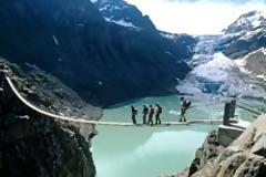 Η μεγαλύτερη γέφυρα πεζών