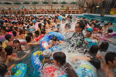 Η πιο πολυπληθής… πισίνα στον κόσμο! - Φωτογραφία 5