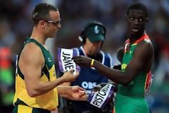 Η συγκινητική χειρονομία του τεράστιου Όσκαρ Πιστόριους στον Τζέιμς! [photos]