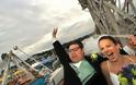 ΔΕΙΤΕ: Παντρεύτηκαν πάνω σε τρενάκι λούνα παρκ! - Φωτογραφία 6