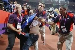 ΔΕΙΤΕ: Ο μεθυσμένος θεατής που πέταξε μπουκάλι πριν το κατοστάρι