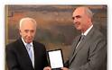 Στον Πρόεδρο του Ισραήλ, το χρυσό μετάλλιο της Βουλής των Ελλήνων