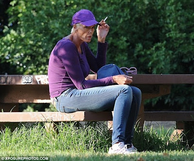 Γνωστή ηθοποιός βρέθηκε να κοιμάται στο πάρκο μεθυσμένη - Δείτε photo - Φωτογραφία 4