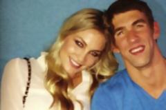 ΔΕΙΤΕ: Ποια είναι η μυστηριώδης ξανθιά στο πλευρό του Μάικλ Φελπς;