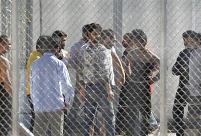 Στα όρια της κατάρρευσης βρίσκεται το ελληνικό κράτος Πρόκληση εθνικού μεγέθους η «εισβολή» των μεταναστών - Φωτογραφία 1