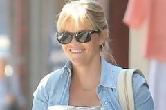 R. Witherspoon: Μας δείχνει τη φουσκωμένη κοιλίτσα της, λίγο πριν γεννήσει!