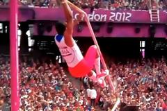 ΕΣΠΑΣΕ ΤΟ ΚΟΝΤΑΡΙ ΤΟΥ ΣΤΟΝ ΑΕΡΑ! (PHOTOS)