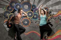 ΔΕΙΤΕ: Μοντέλα ποζάρουν σε ζωγραφισμένα πεζοδρόμια