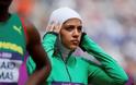Με κολάν και μαντίλα αθλήτρια της Σαουδικής Αραβίας