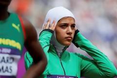 Με κολάν και μαντίλα αθλήτρια της Σαουδικής Αραβίας